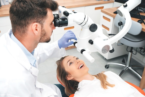 Common Symptoms Of A Badly Fitted Dental Crown
